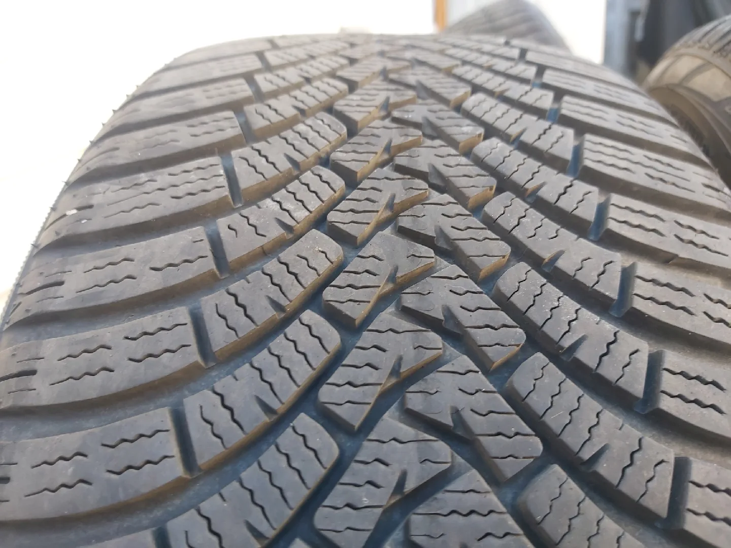 Falken Eurowinter Tires - 225/40R19 image indicator(7)