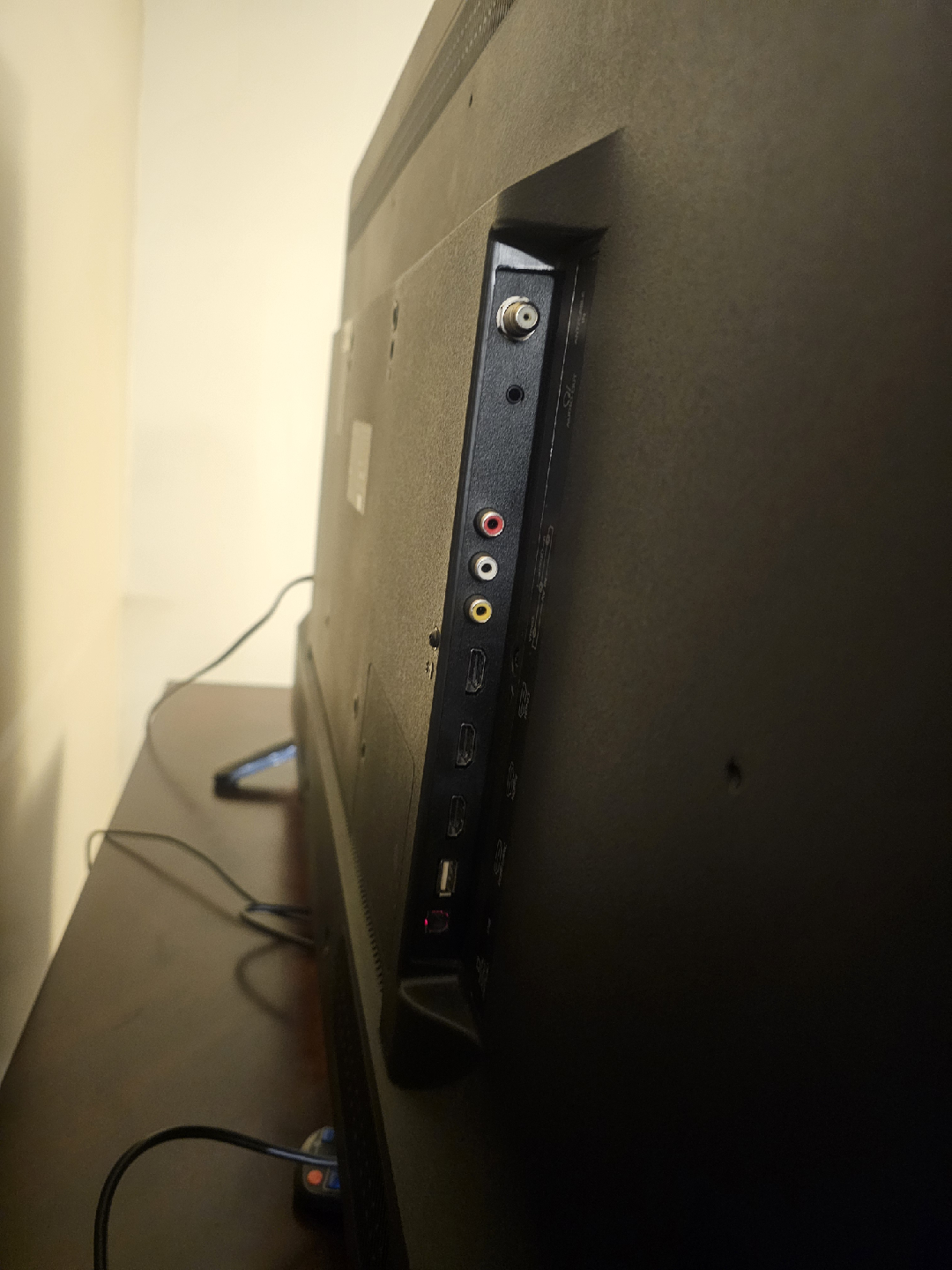 Insignia 50" 4K UHD LED TV - photo 3