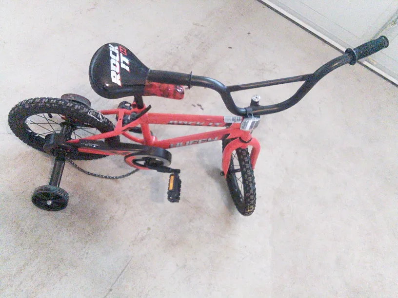 Red Kids Bike with Training Wheels image indicator(4)