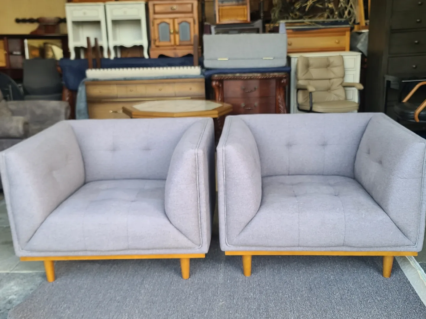 MODERN GREY TUBE CHAIR