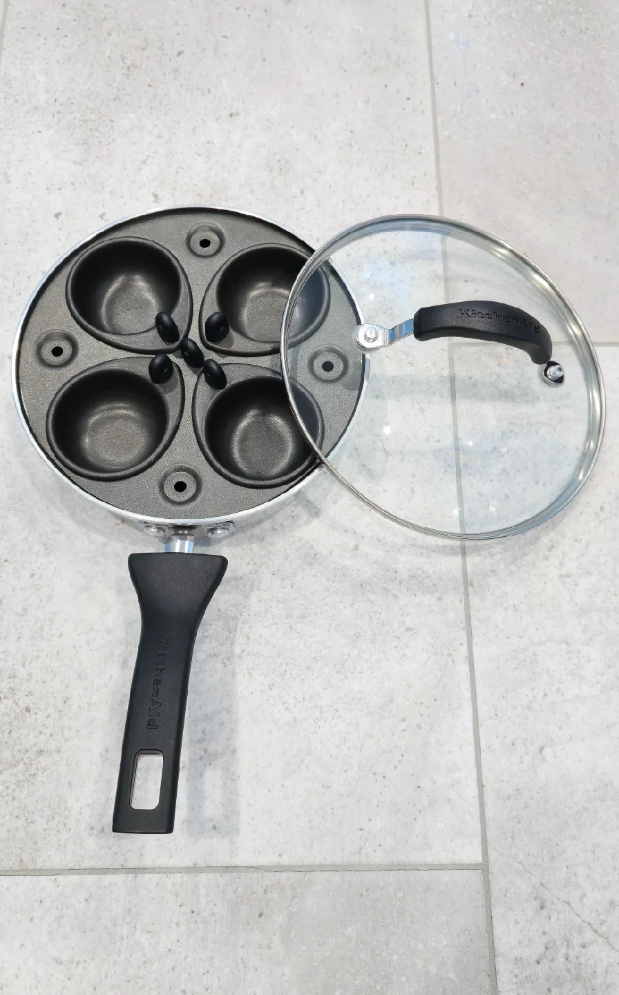 KitchenAid 4 Egg Non-Stick Poacher Pan image indicator(2)
