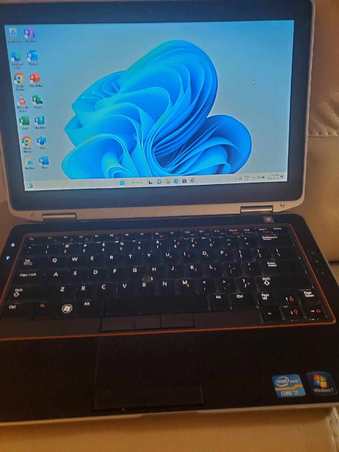 i7 windows 11pro Dell Latitude E6320 Laptop image indicator(7)