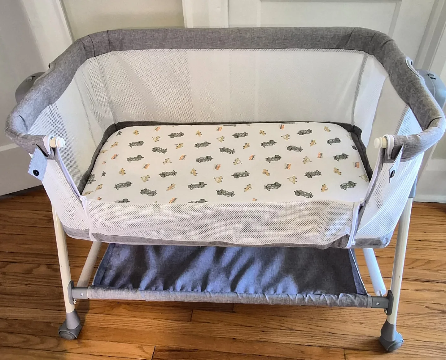 Baby bassinet 65$ image indicator(3)