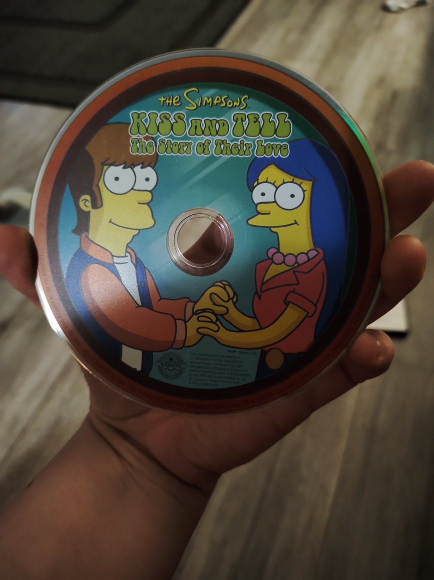 The Simpsons: Kiss and Tell DVD