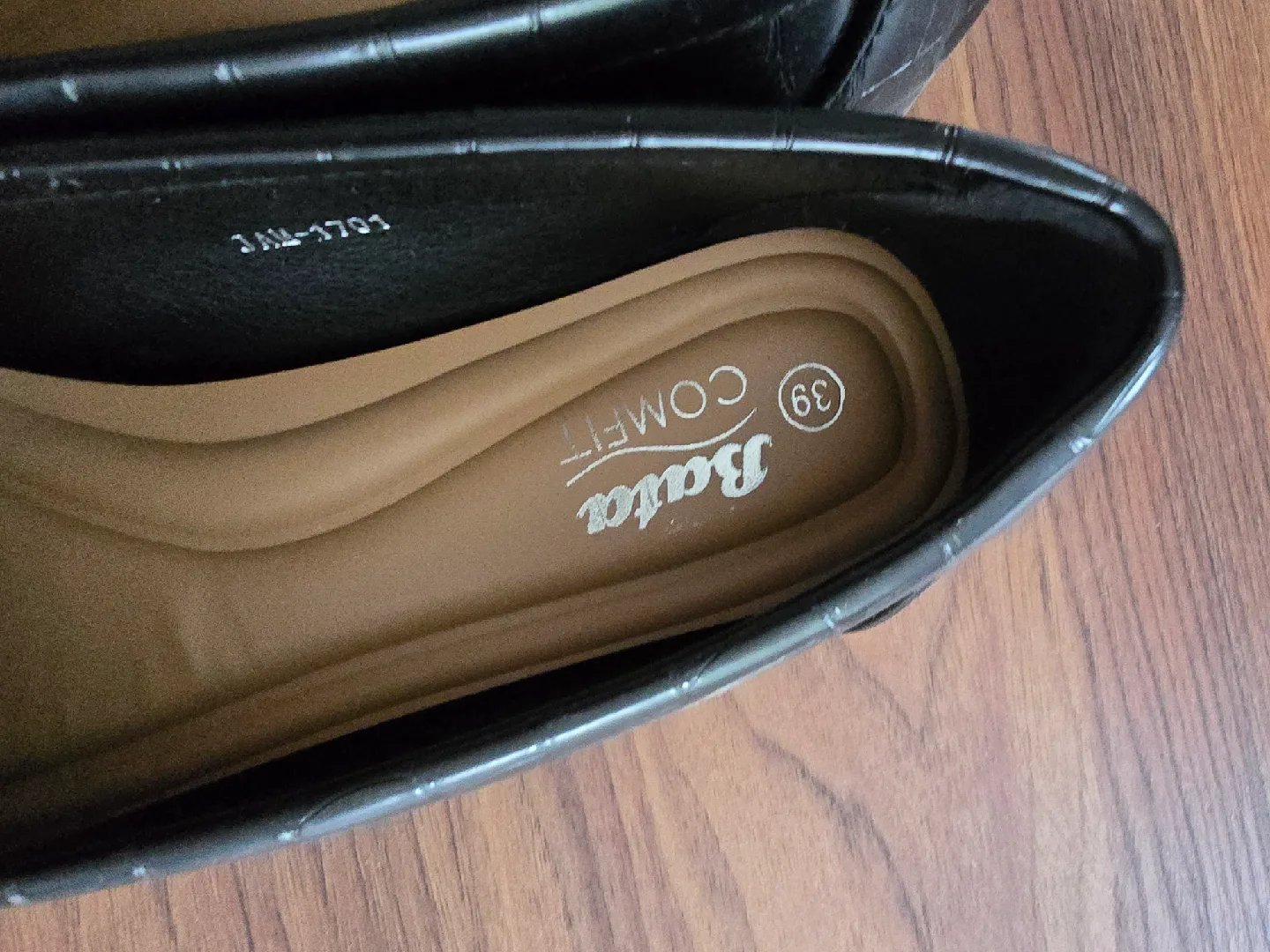 Bata Comfit Black Loafers - Size 9 image indicator(5)