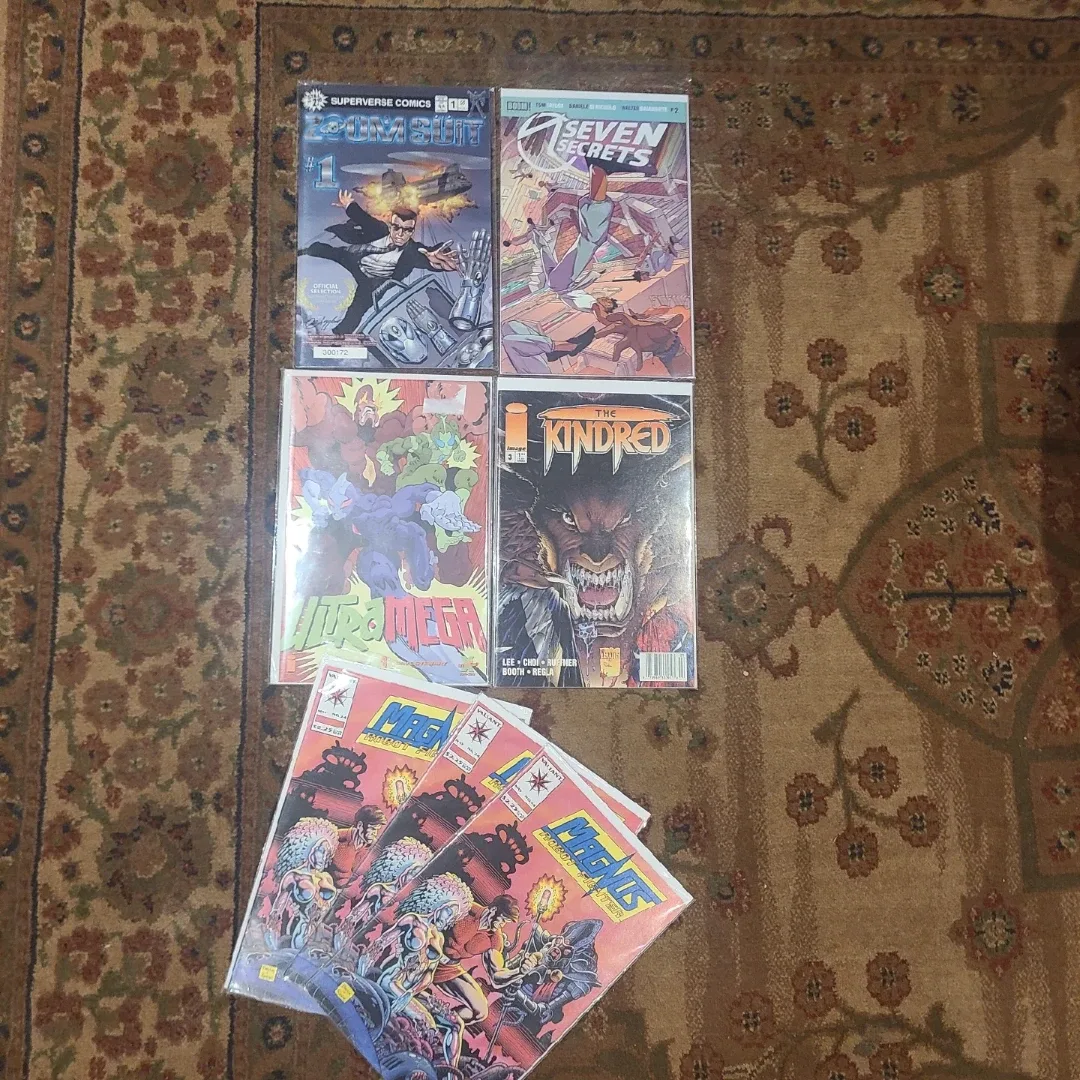Marvel & DC Comic Book Lot image indicator(8)