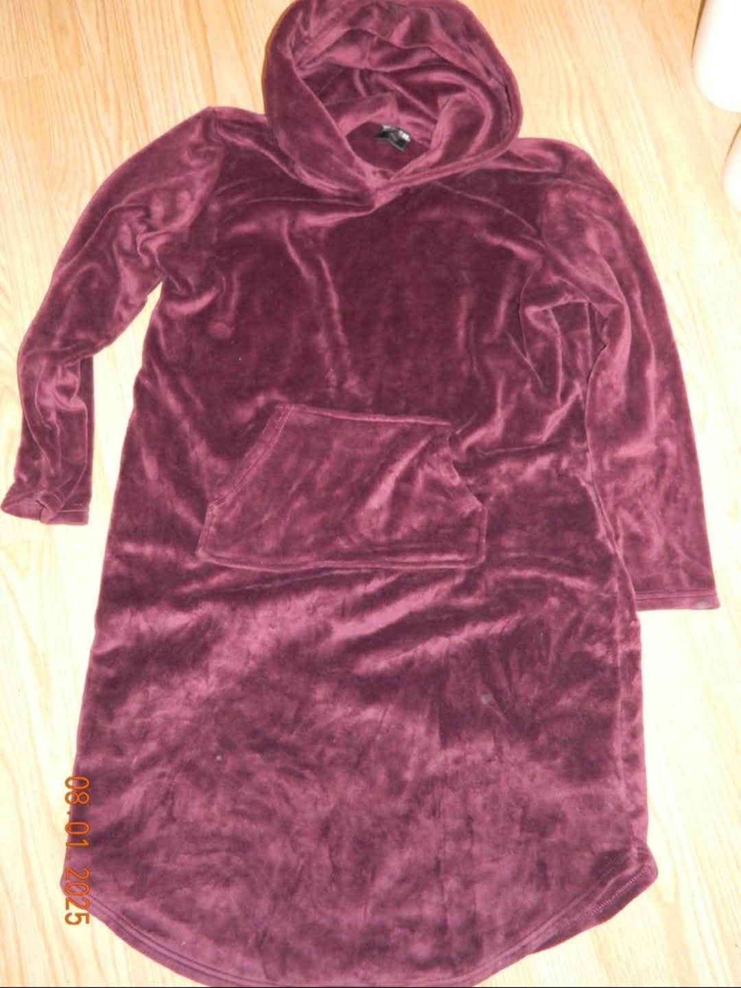 32 HEAT SLEEPWEAR LOUNGING soft hoody dress..size S/M