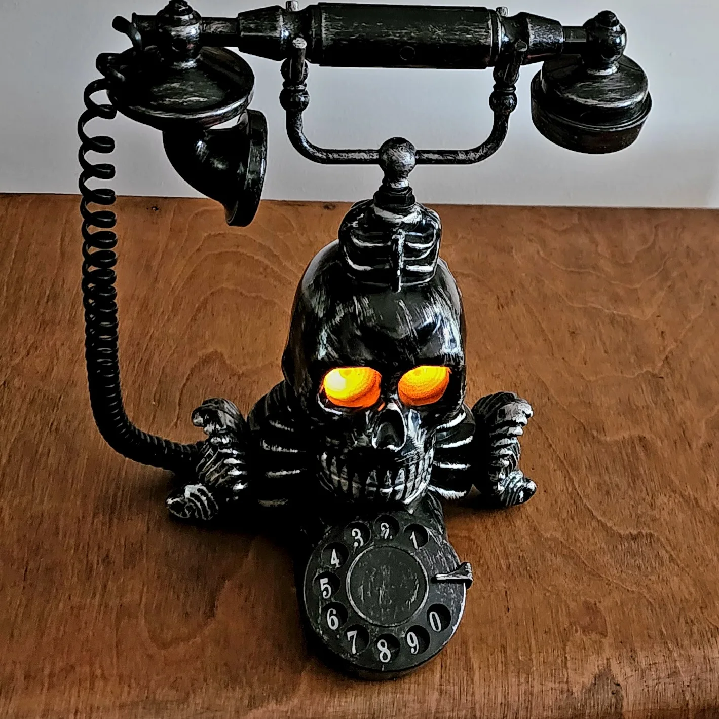 Halloween Skull Telephone Prop Decoration thumbnail