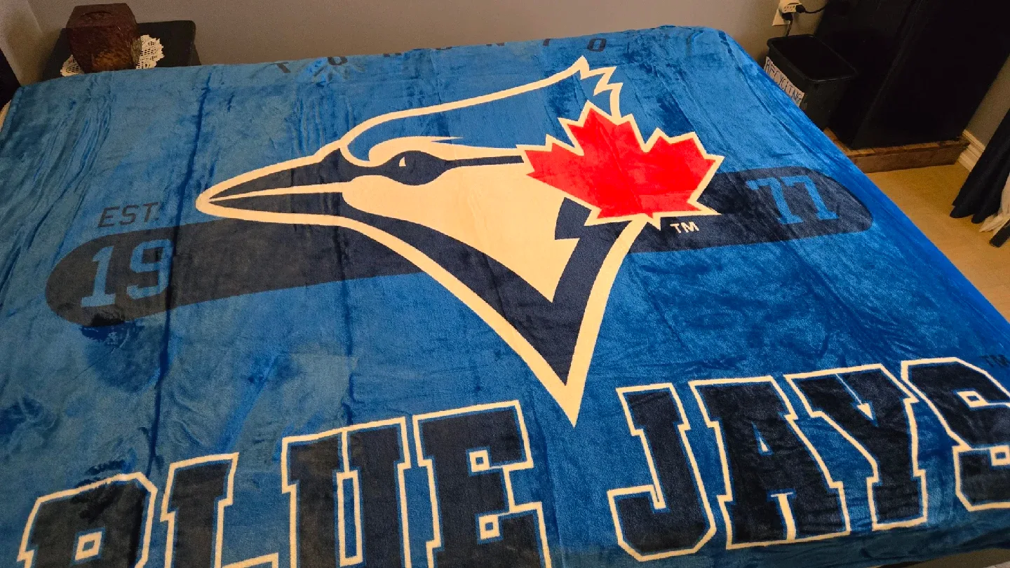 Toronto Blue Jays Throw Blanket image indicator(4)