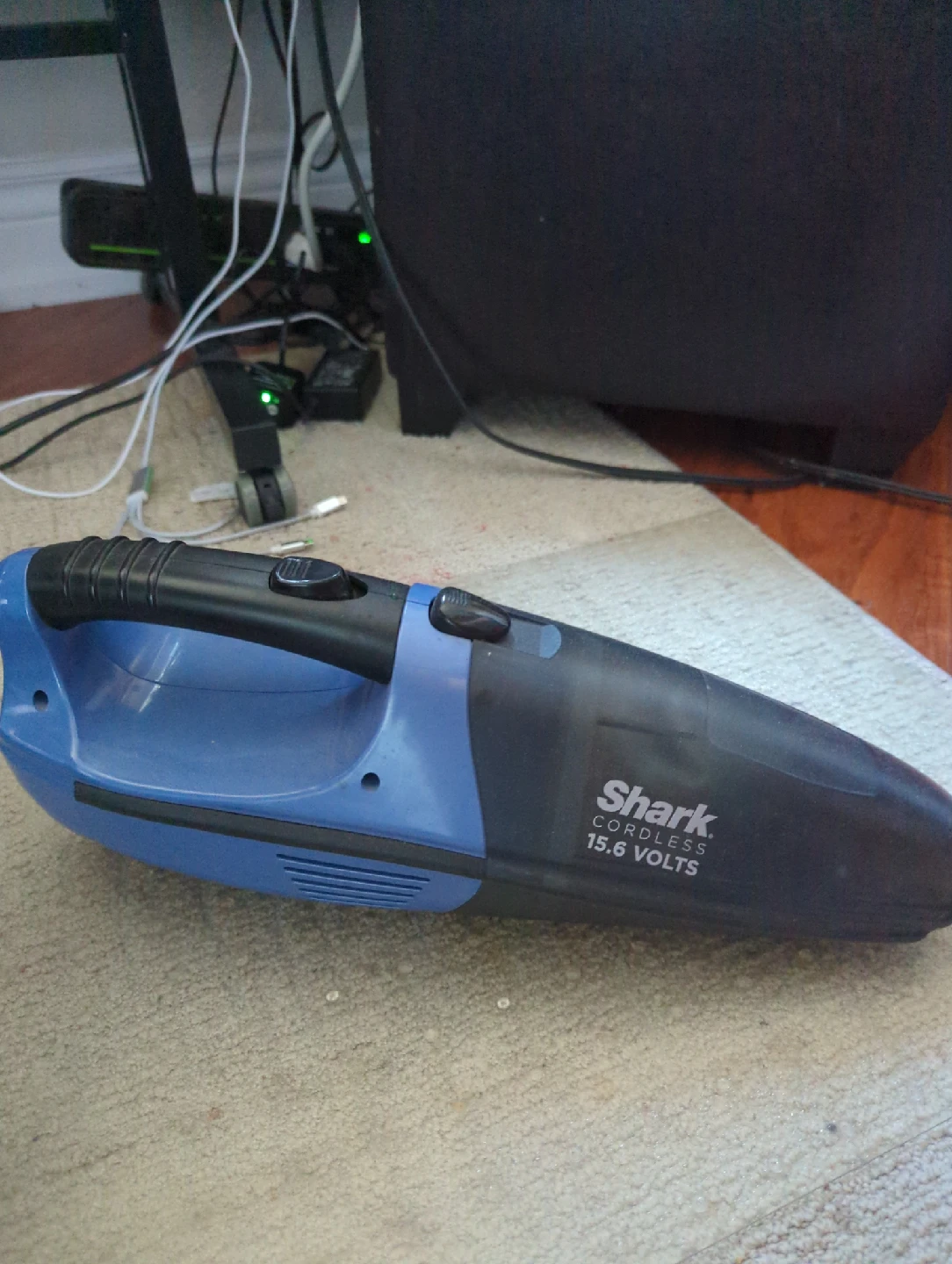 Shark Cordless 15.6 Volts Handheld Vacuum