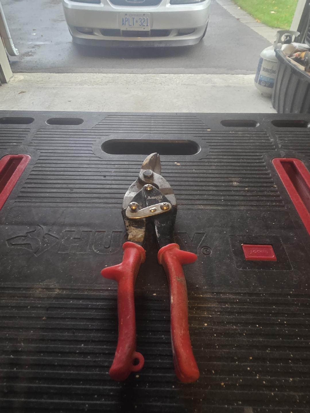 Husky Aviation Snips