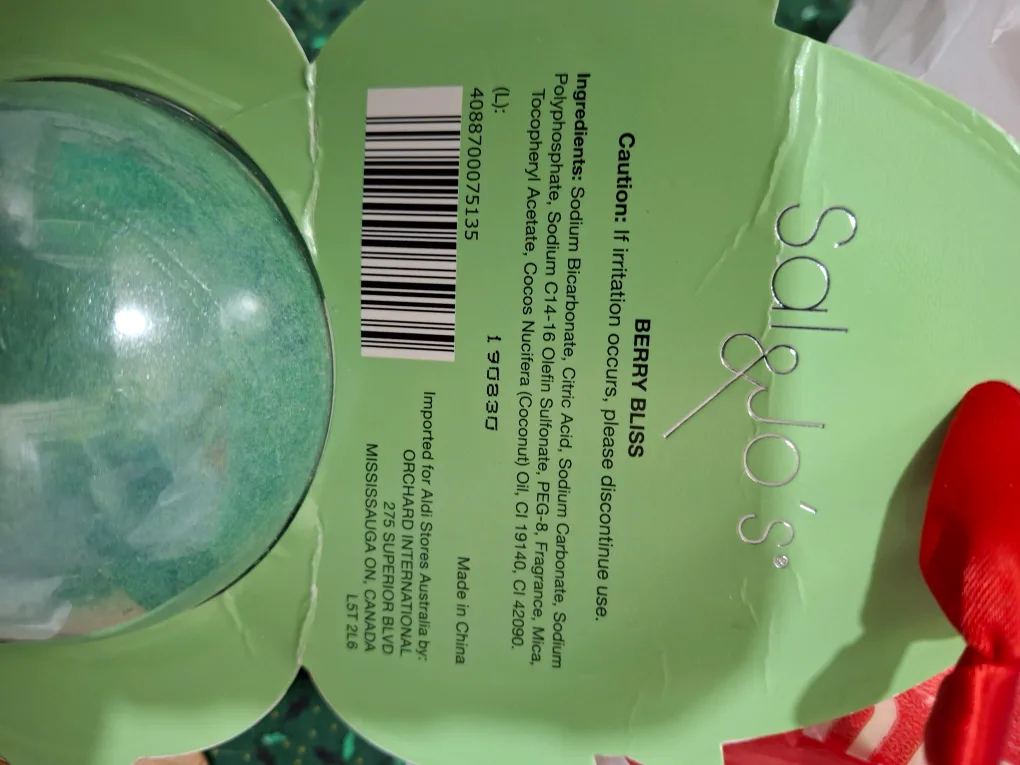 Sale & Jo's Berry Bliss Bath Bomb - 150g image indicator(2)