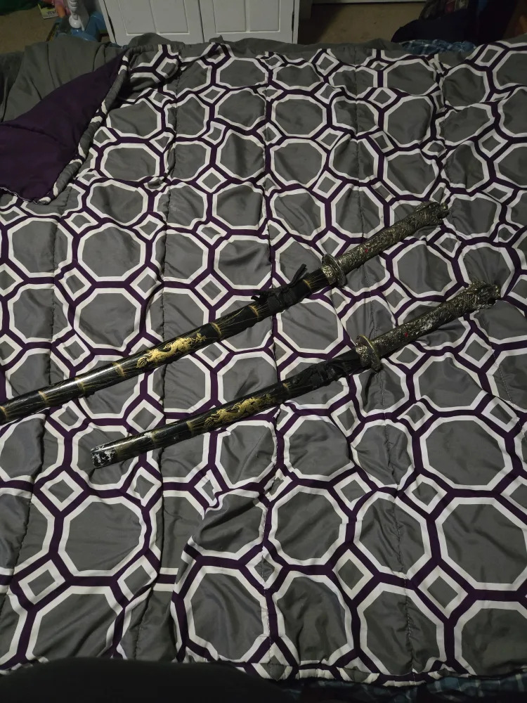 Collectable Dragon head Katanas (2) image indicator(2)