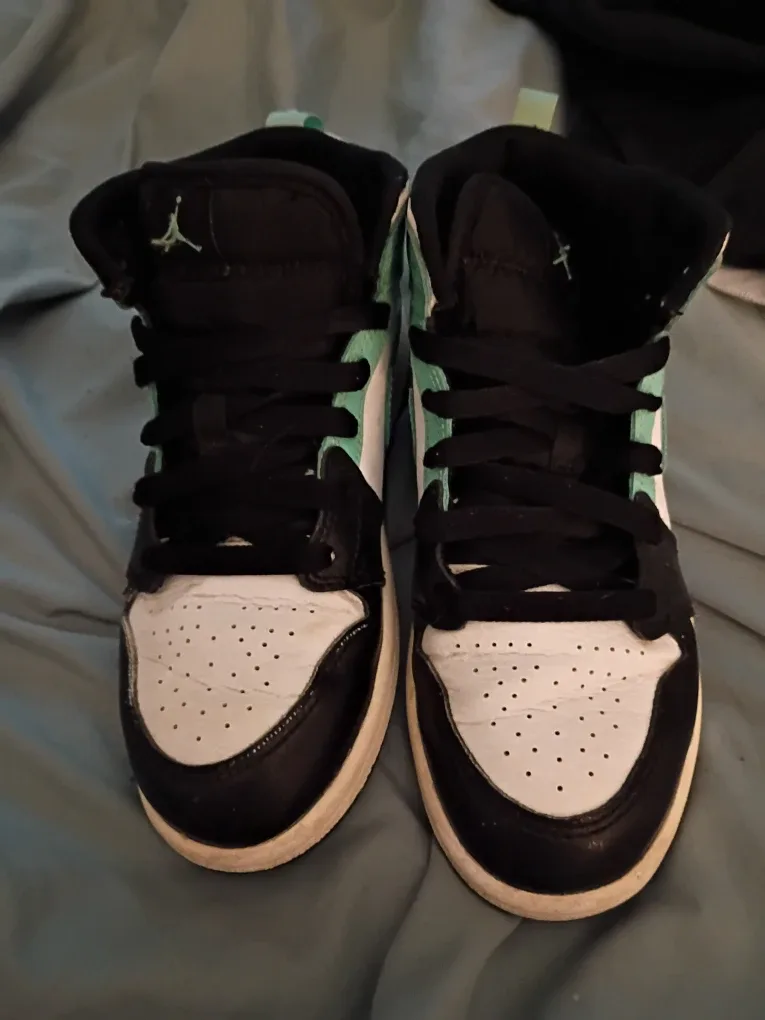 tropical twist Air Jordan 1 Mid SE Sneakers - Size US 2Y image indicator(2)