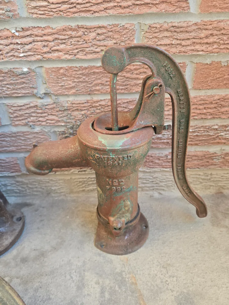 Vintage Spoked Wheels & Hand Water Pump image indicator(2)