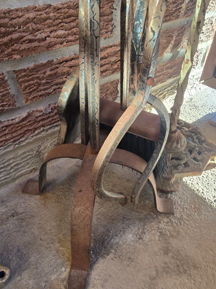 Vintage Spoked Wheels & Hand Water Pump image indicator(10)