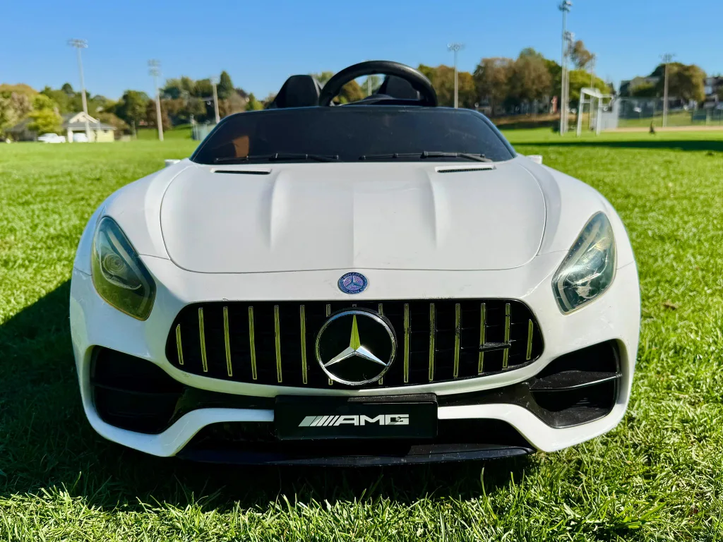 Mercedes-Benz AMG GT Kids Ride On Car - White image indicator(2)