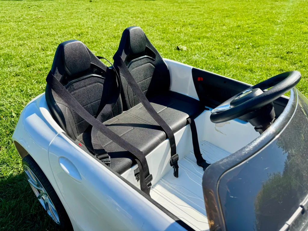 Mercedes-Benz AMG GT Kids Ride On Car - White image indicator(7)