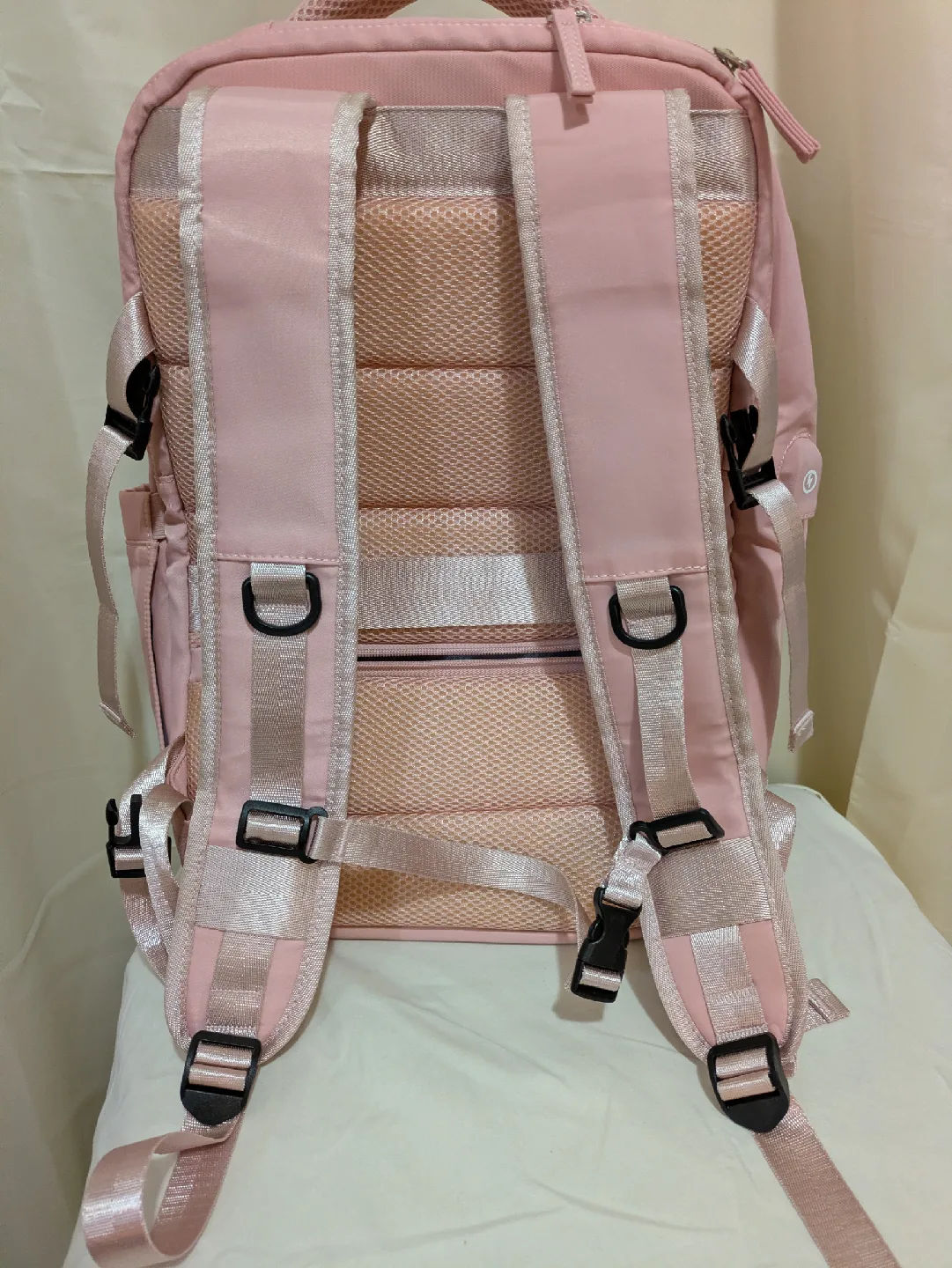 Airplane friendly Travel backpack image indicator(2)