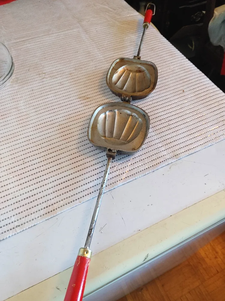 Vintage Cuisor Made in France Sandwich Press image indicator(2)