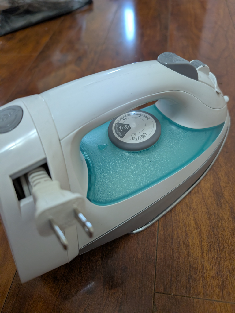 Hamilton Beach Iron - Great Condition! - photo 3