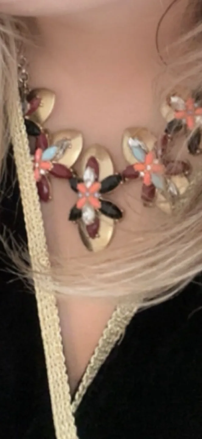 Gold Flower Statement Necklace image indicator(2)