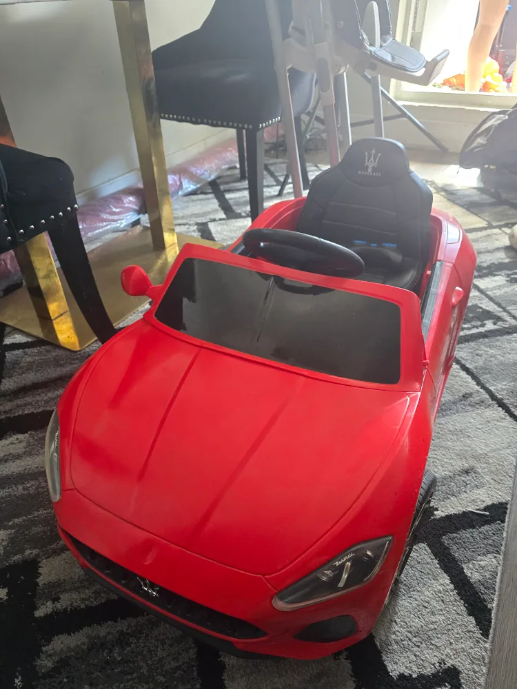 Red Maserati Ride-On Car image indicator(2)