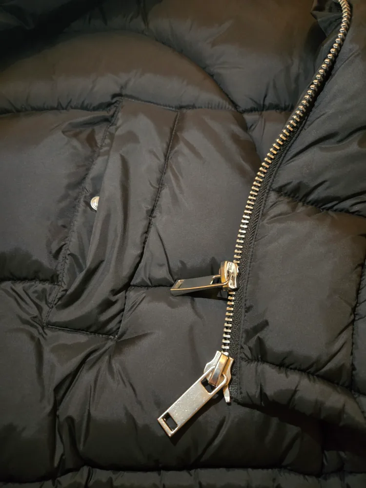 Zara Black Puffer Jacket Size L image indicator(3)