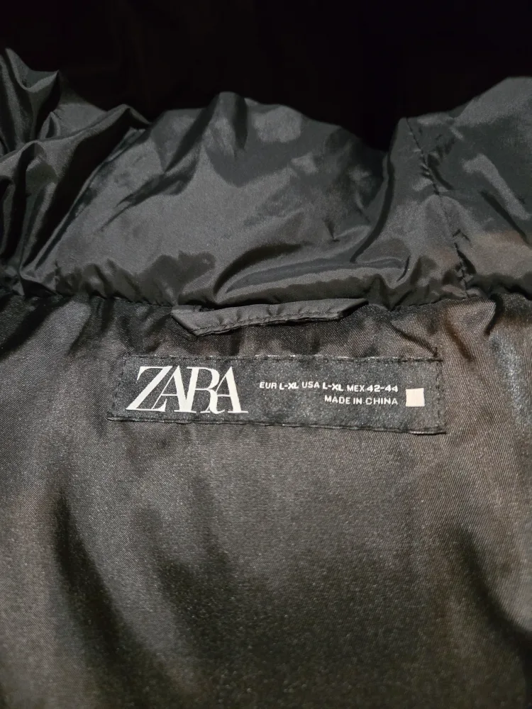 Zara Black Puffer Jacket Size L image indicator(5)