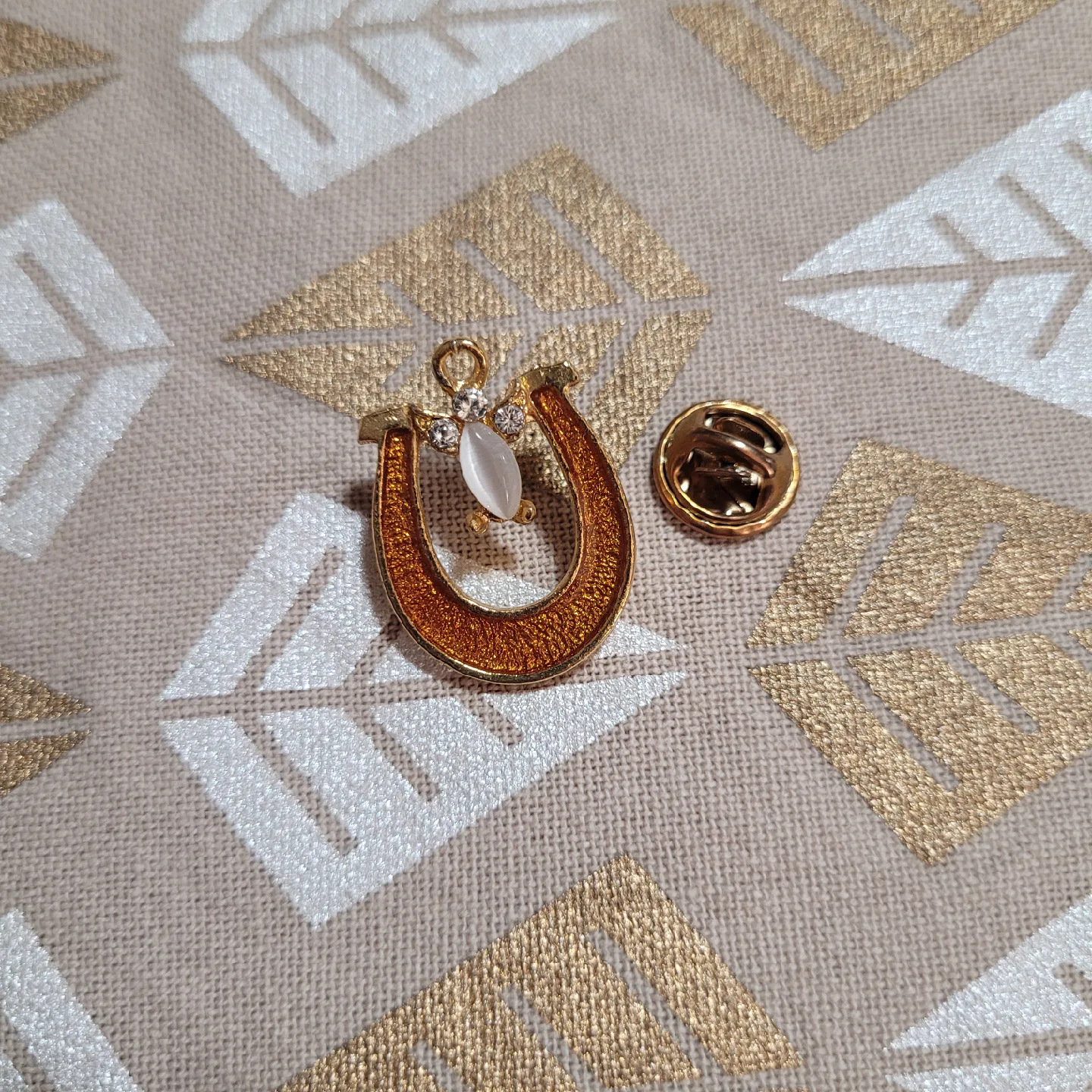 Angel Horseshoe Pin image indicator(3)