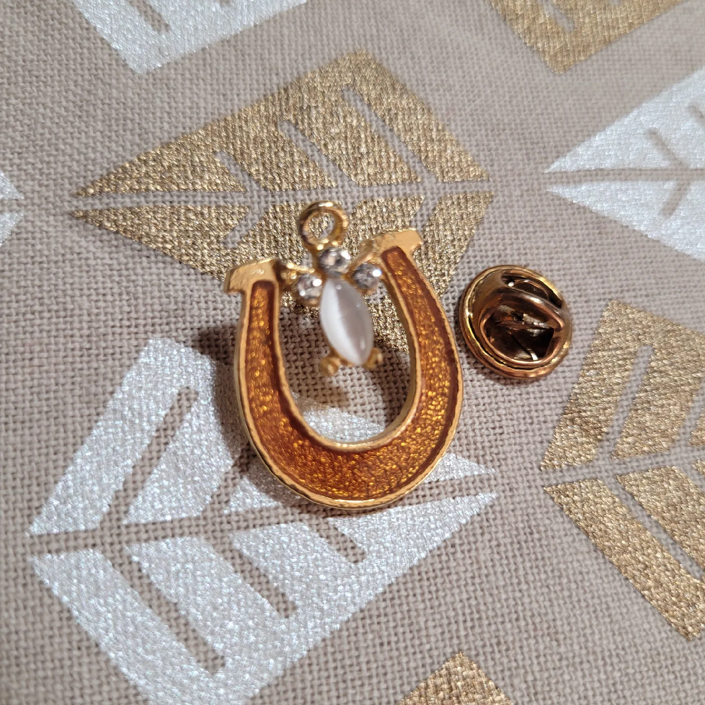 Angel Horseshoe Pin image indicator(4)