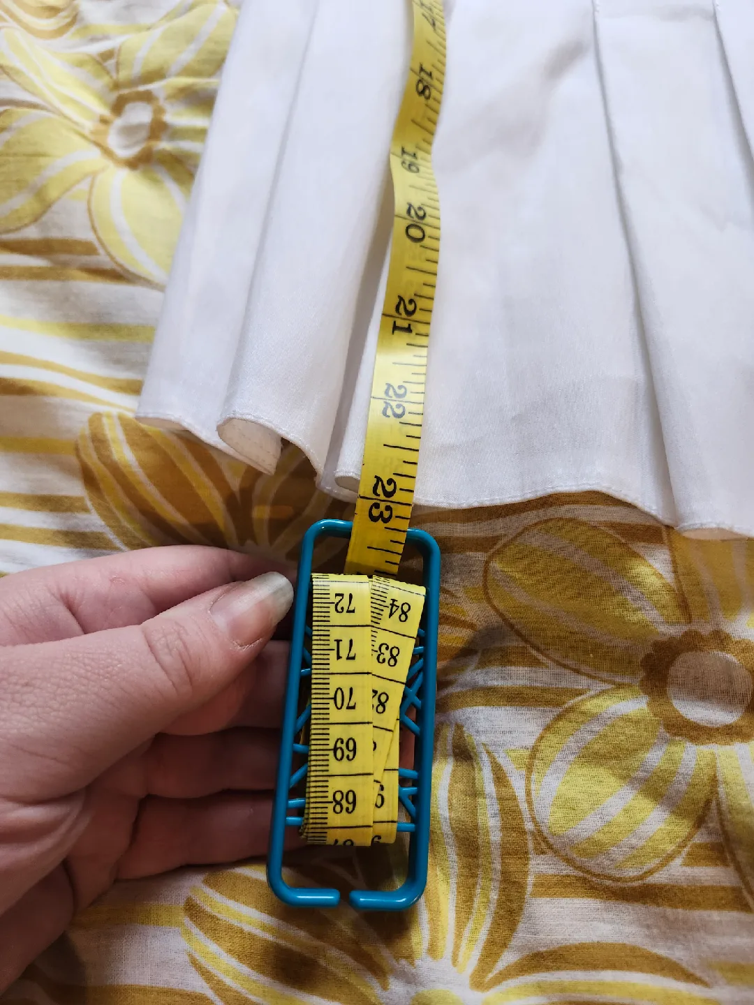 y2k white pleated zip up blouse image indicator(9)