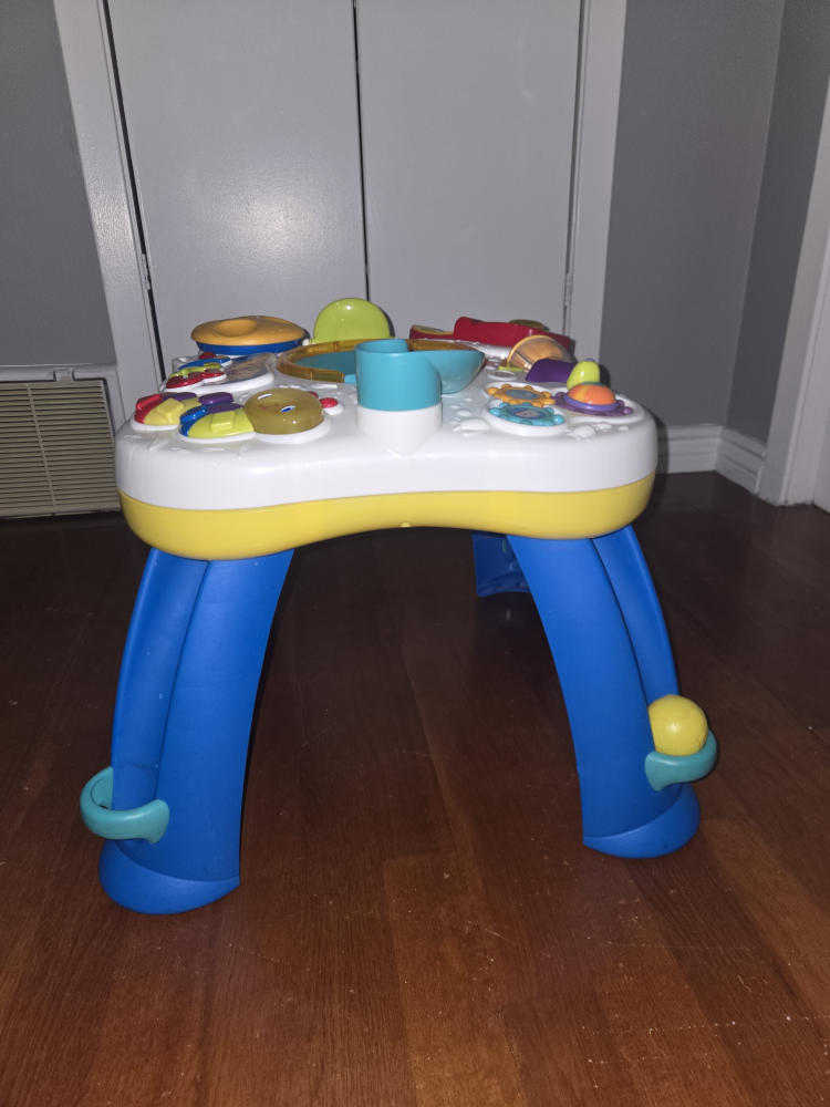 VTech Sit-to-Stand Learn and Discover Table