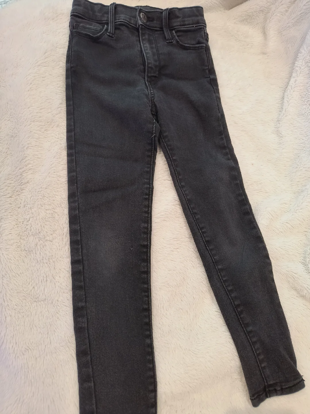 Old Navy Rockstar High-Rise Jeans - Size 6 image indicator(3)