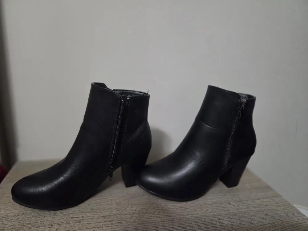 Black Ankle Boots image indicator(5)
