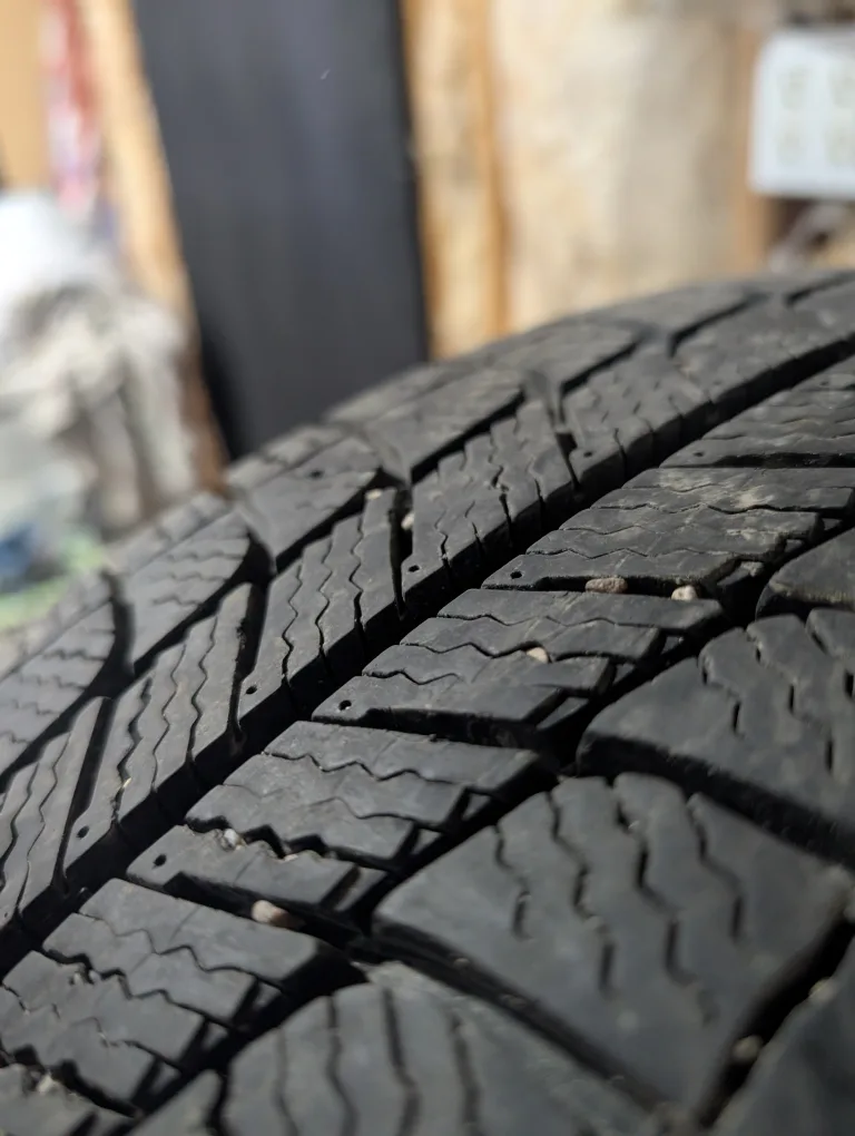 (4)-225/60R18 Winter Tires On Rims Off 2019 Buick Envision 5x120 image indicator(5)