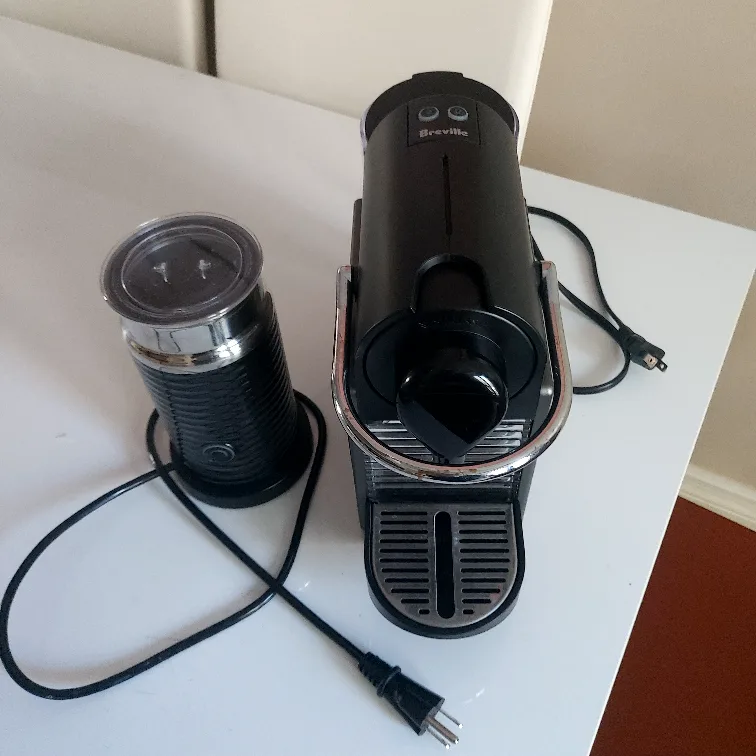 Nespresso Pixie Titan Bundle image indicator(3)