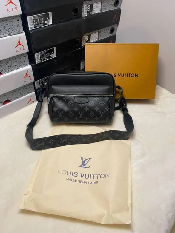 Louis Vuitton District PM NV3 Black thumbnail