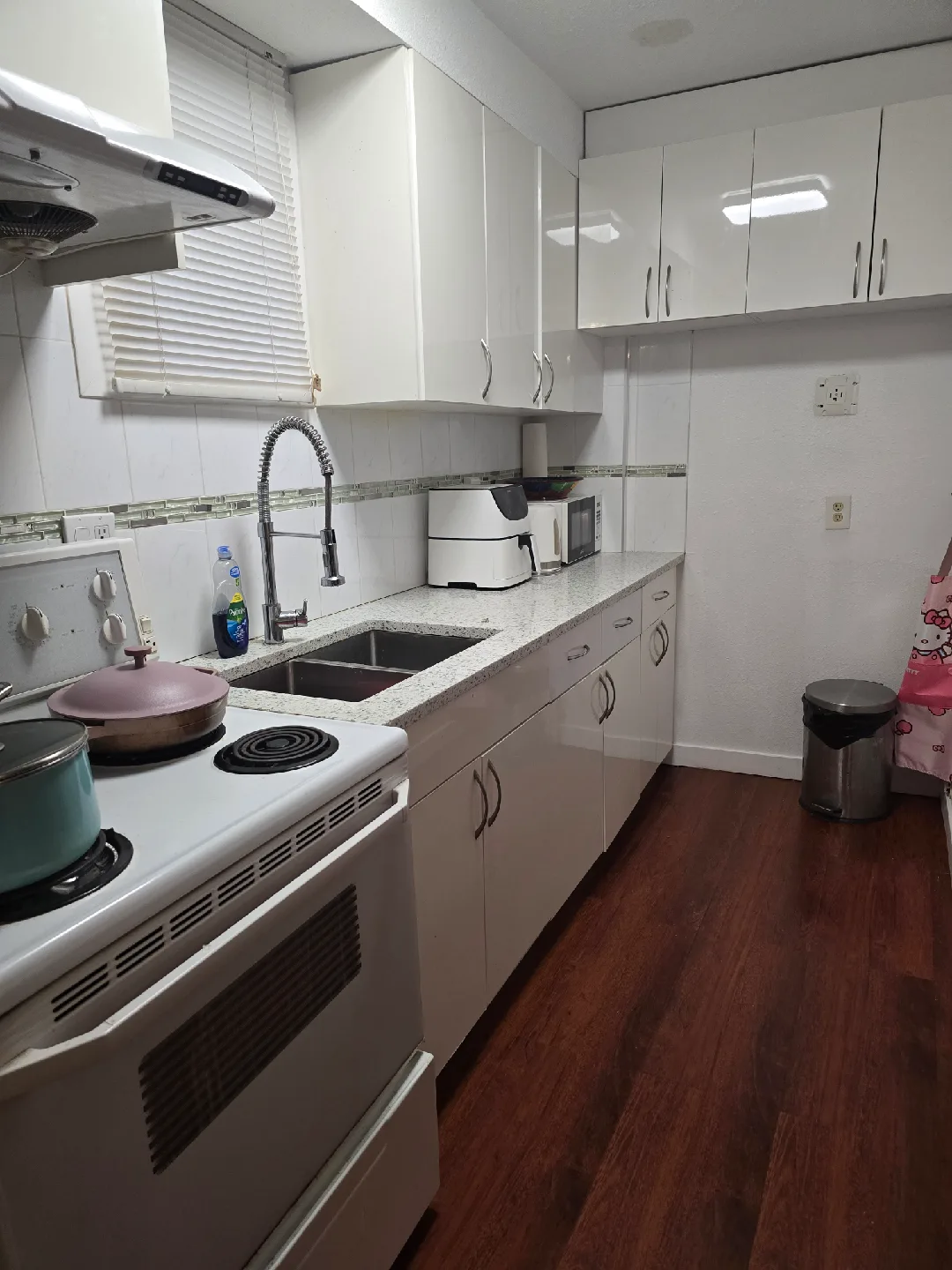 Fully furnished Room available for Rent image indicator(8)