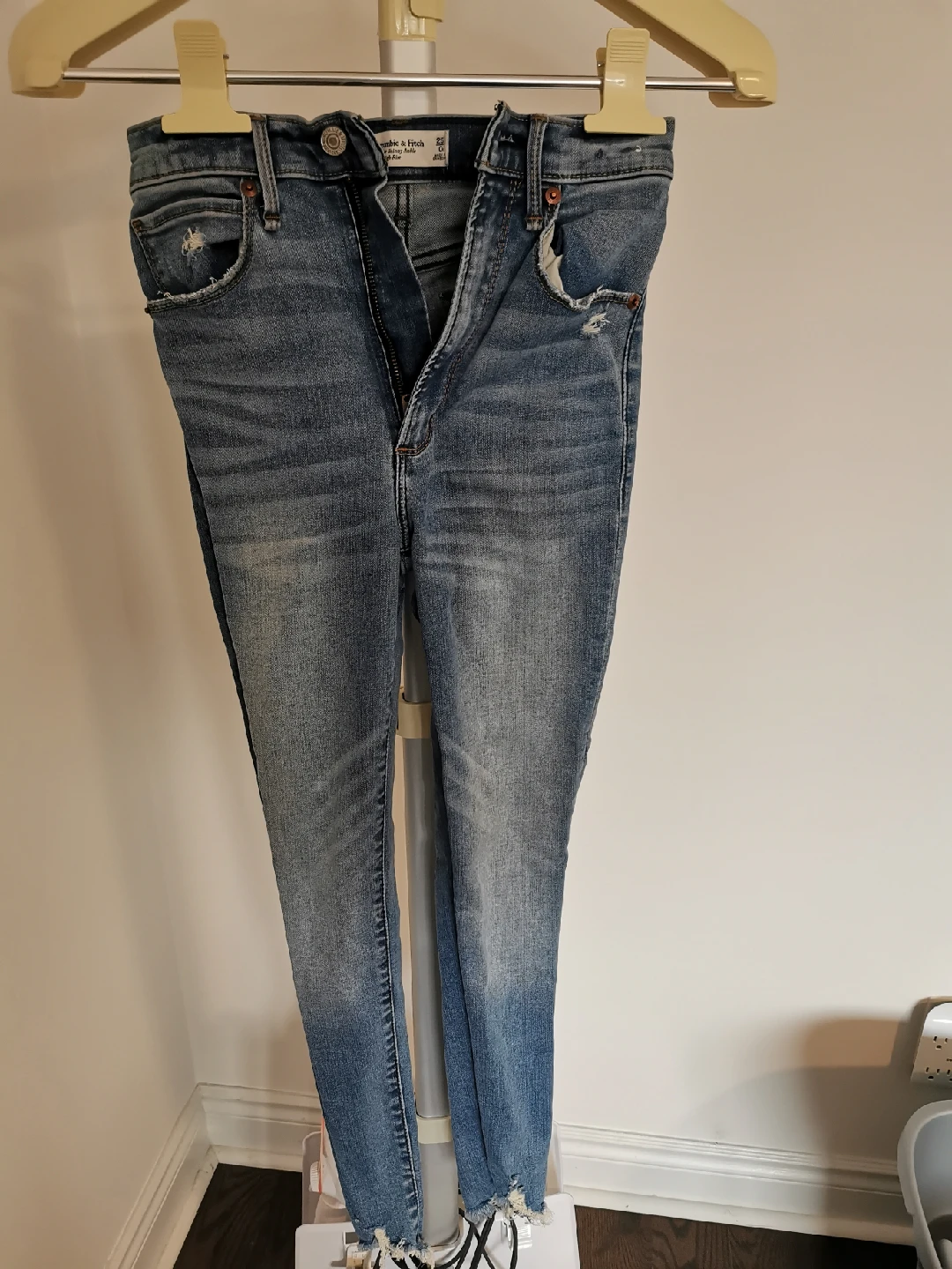 Abercrombie & Fitch Super Skinny Ankle Jeans - Size 25