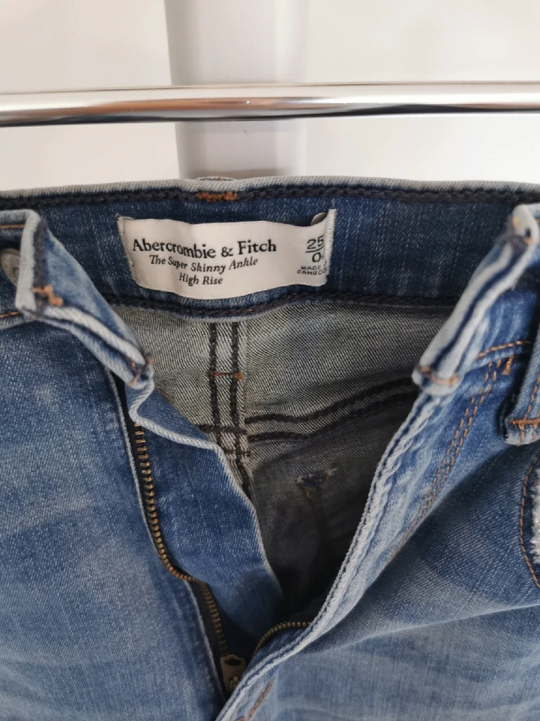 Abercrombie & Fitch Super Skinny Ankle Jeans - Size 25 image indicator(2)