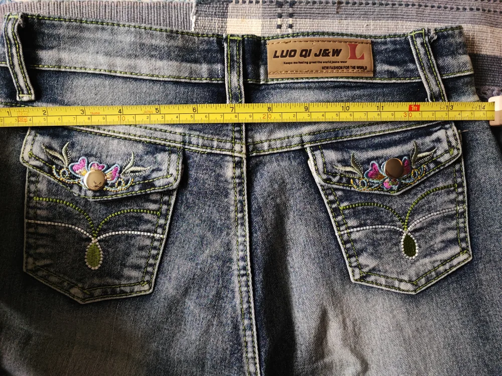 XINWEIVE Low Waist Flare Jeans, Size 3 image indicator(2)