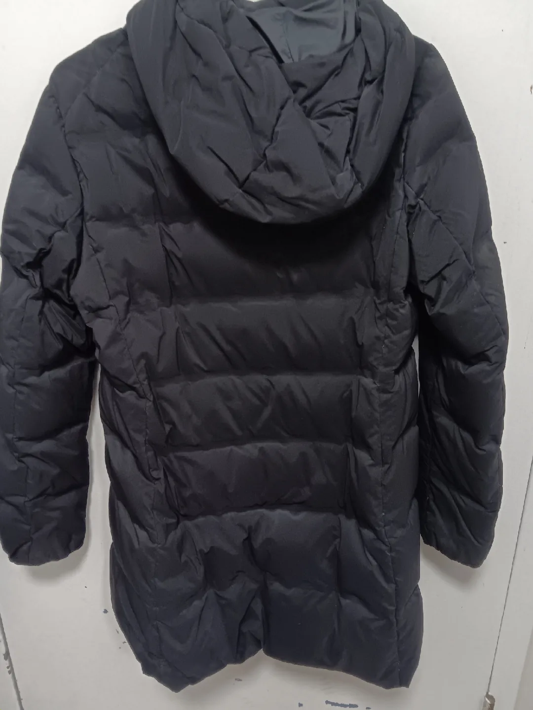 Uniqlo Black Down Puffer Jacket - Lightweight & Windproof image indicator(2)