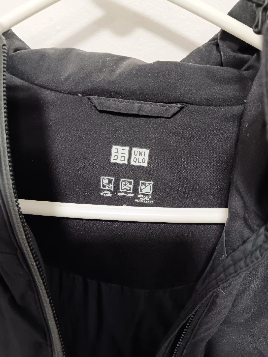 Uniqlo Black Down Puffer Jacket - Lightweight & Windproof image indicator(3)