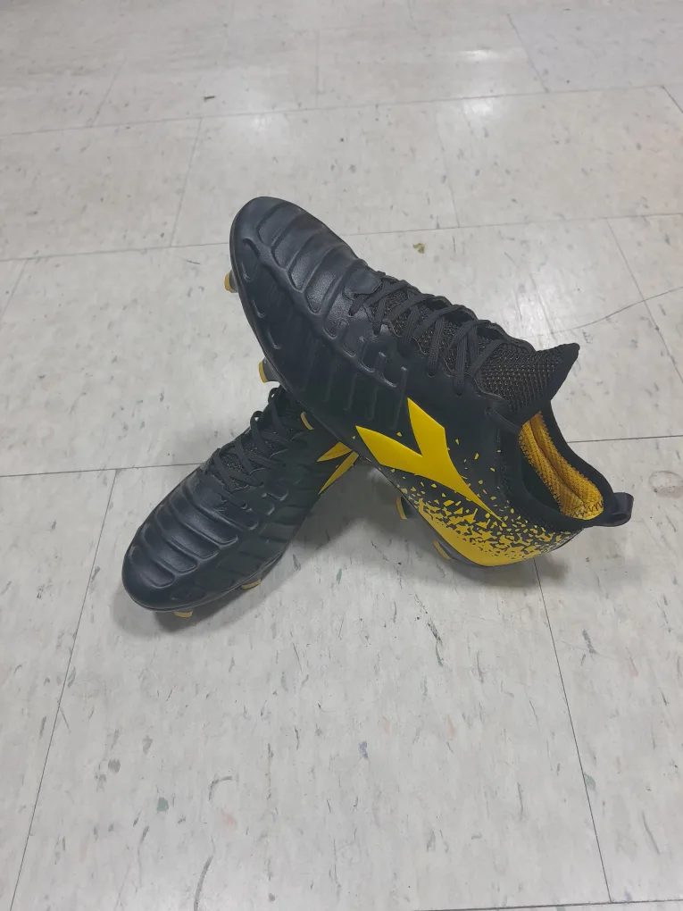 Diadora Black & Yellow Soccer Cleats Size 7.5 thumbnail