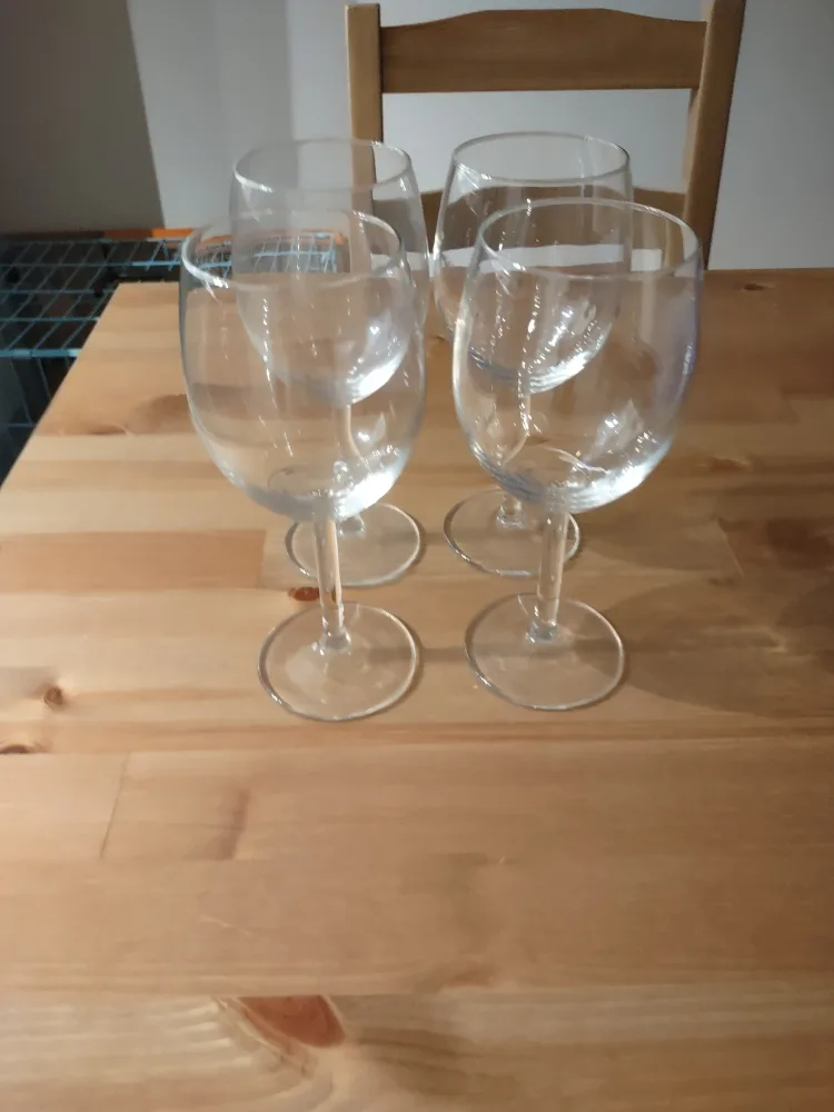 Set of 4 Wine Glasses thumbnail