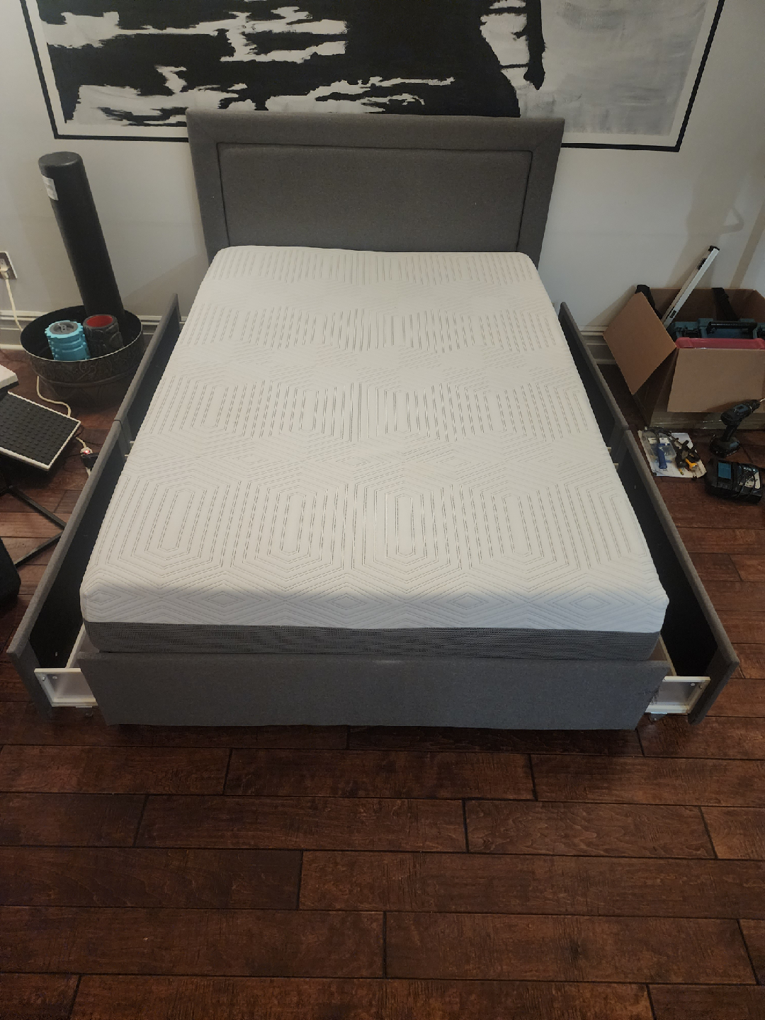 bed like new, light, comfortable, with 4 drawers (large storage)