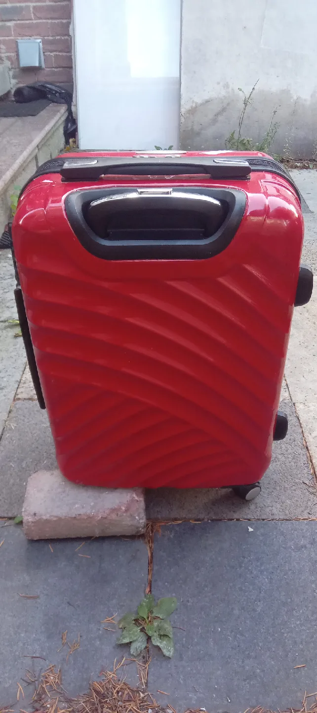 Red Hardside Carry-On Luggage image indicator(2)