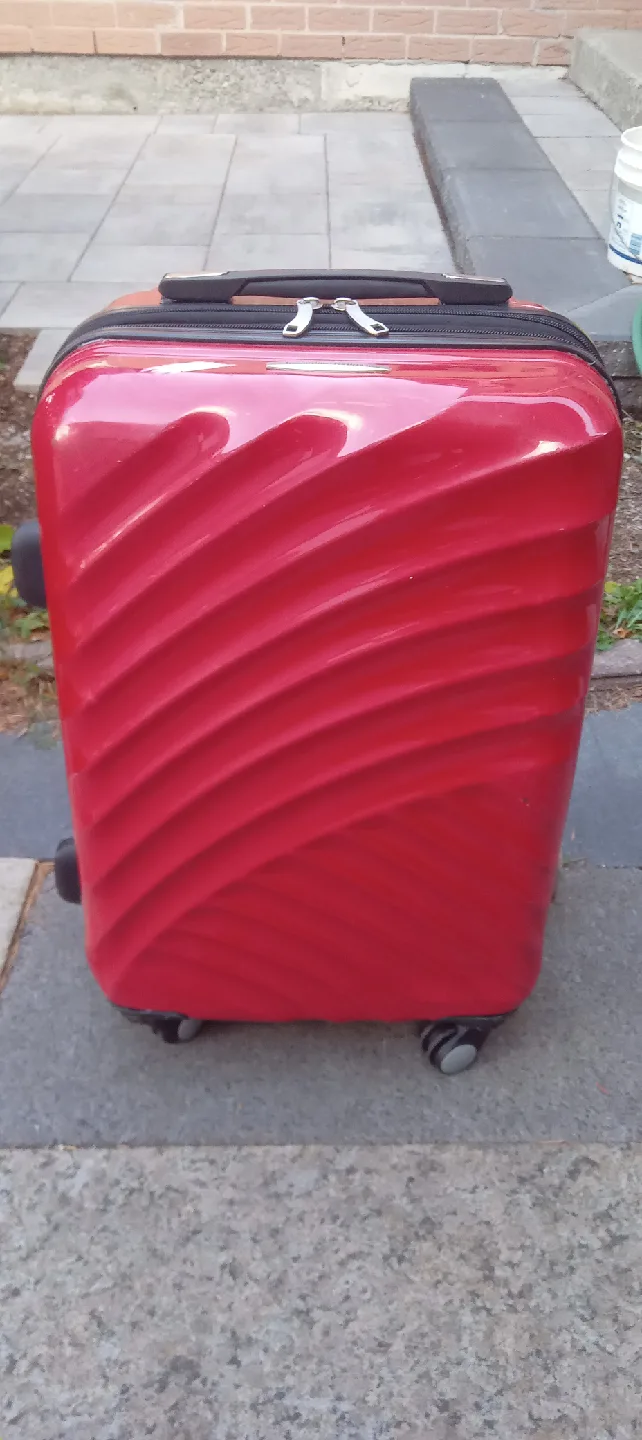 Red Hardside Carry-On Luggage image indicator(3)