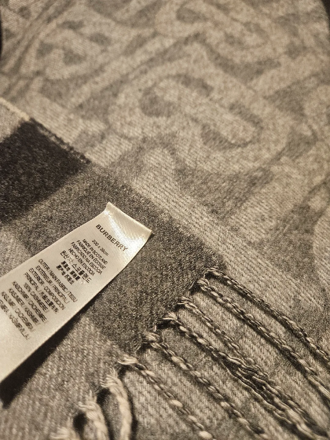 Burberry Scarf 100% Cashmere image indicator(3)